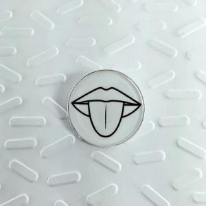 Broche Tribute