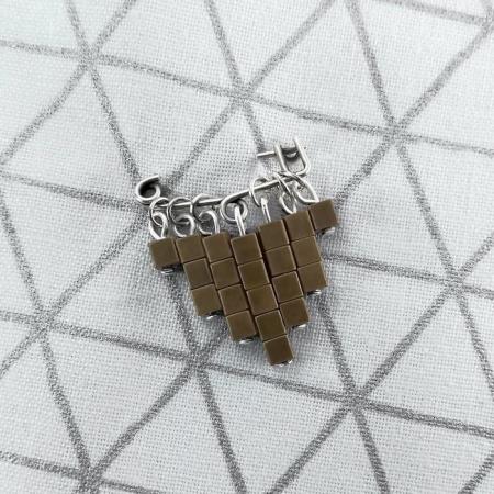 Epingle cubic bronzre 3